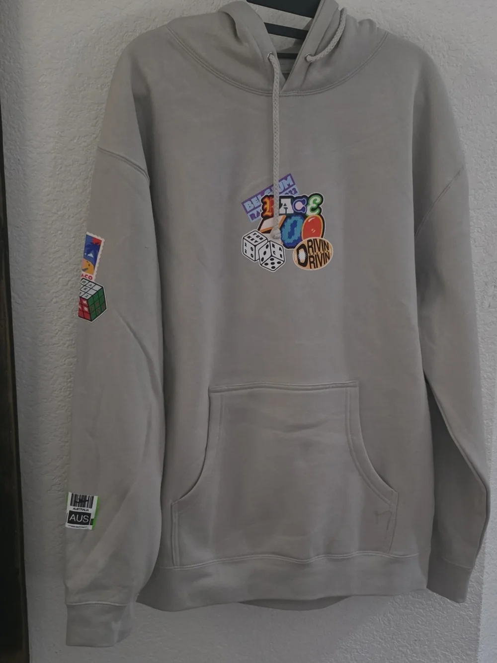 Men's Light Gray Graphic Pullover Hoodie with Front Pocket